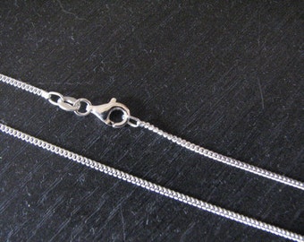 Collar de cadena curva de plata de ley de 17 pulgadas con cierre de mosquetón, cadena de plata delicada de 1,2 mm