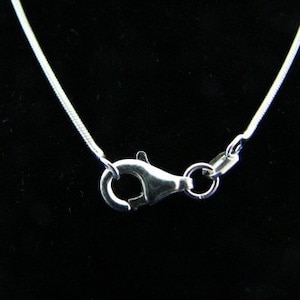 112 cm lång ormkedja i sterlingsilver med karabinlås, 1 mm rund orm, kedja för lager-på-lager-bruk