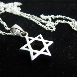 Classic Mens Star of David Pendant Necklace Sterling Silver with a nice Figaro Chain