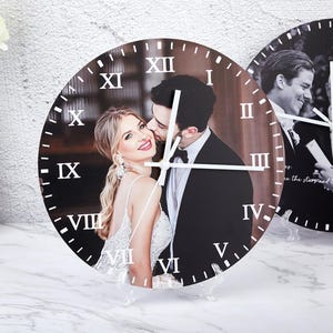 Horloge photo personnalisée avec texte, horloge murale personnalisée, horloge de décoration d'intérieur, horloge illustrée, cadeau de Saint-Valentin, cadeau pour elle, cadeau d'anniversaire