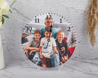 Anpassad fotoklocka med stativ, personlig väggklocka med text 8-16 tum, bröllops- eller inflyttningsklocka, unik present till heminredning