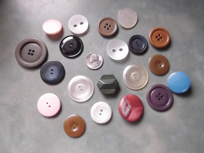 20 Large and Extra Large Vintage Buttons-assorted - Etsy