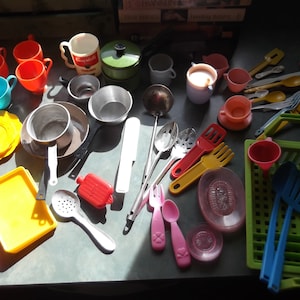Vintage Lot Of Pretend Play Children&#39;s Toy Dishes--Odd Lot Items From 1960&#39;s to 80&#39;s-Pots Pans--Alice In Wonderland Plastic Plates