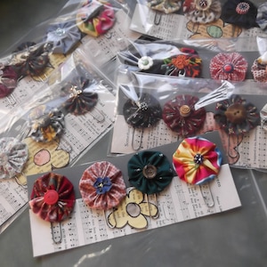 Set of 4 Yoyo Paperclip Bookmarks-Packaged with A Re-usable Pocket & Flower-Junk Journaling-Teacher Gift-Planners-Books-Journals
