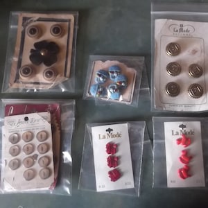 Sua escolha de cartões de botão vintage - Madeira da moda - La Mode Metal - Terno e cestas de flores azuis esportivas - Trens vermelhos - Cavalos de balanço vermelhos