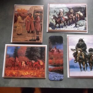 Juego de 4 tarjetas y sobres con temática del Oeste. Tarjetas hechas a mano con imágenes reutilizadas. Incluye marcapáginas de regalo. Tarjetas en blanco.