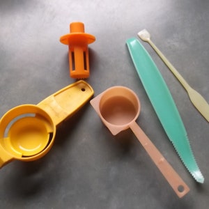 Lot of 5 Vintage Tupperware Replacement Pieces--Scoop-OJ Juicer-Egg Seperator-++