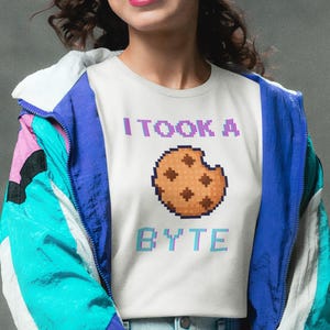 Ich nahm ein Byte-Cookie-Wortspiel-T-Shirt | Programmierer Geschenk