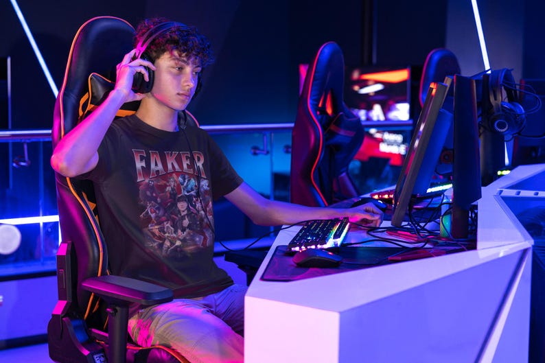 Faker T1 Bootleg-T-shirt: Retro League of Legends Esports-T-shirt afbeelding 4