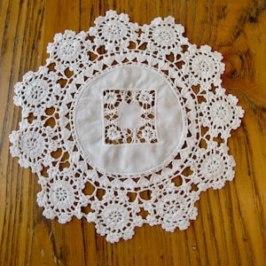Antique Linen Doily, Linen Center, Draw Work, Crochet Edge, White, Small Doily Crochet Doily, Vintage Crochet, French Country Decor, Gift