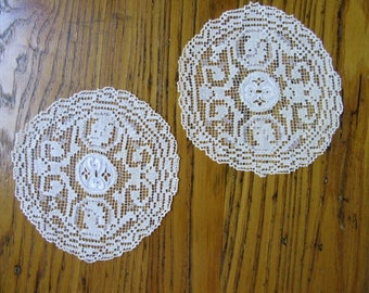 George & Martha Washington Lace Cocktail Mats, Net Darning, Ivory, Linen Center, Antique Coasters, Ivory Crochet Coasters, Vintage Coasters