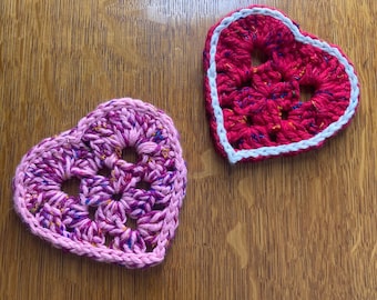 Gehaakte hartonderzetters, hartonderzetters, roze onderzetters, katoenen onderzetters, duurzaam decor, milieuvriendelijk, Valentijnsdagdecor, rode onderzetters