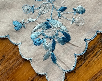 Pañuelo vintage, de seda azul claro con flores bordadas, pañuelo de rosas azules, accesorios retro, regalo para ella, pañuelo de colección.