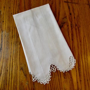 Vintage Damask Linen Towel, White, Linen Hand Towel, Vintage Tea Towel, Guest Towel, Retro Decor, Bathroom Decor, Wedding Gift, Grandmacore