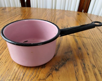 Vintage Enamelware Pot, Pink, Retro Kitchen, Pink Enamel Sauce Pan, Pink Kitchen Decor, Pink Enamelware, Valentine's Day Gift, Pink Cookware