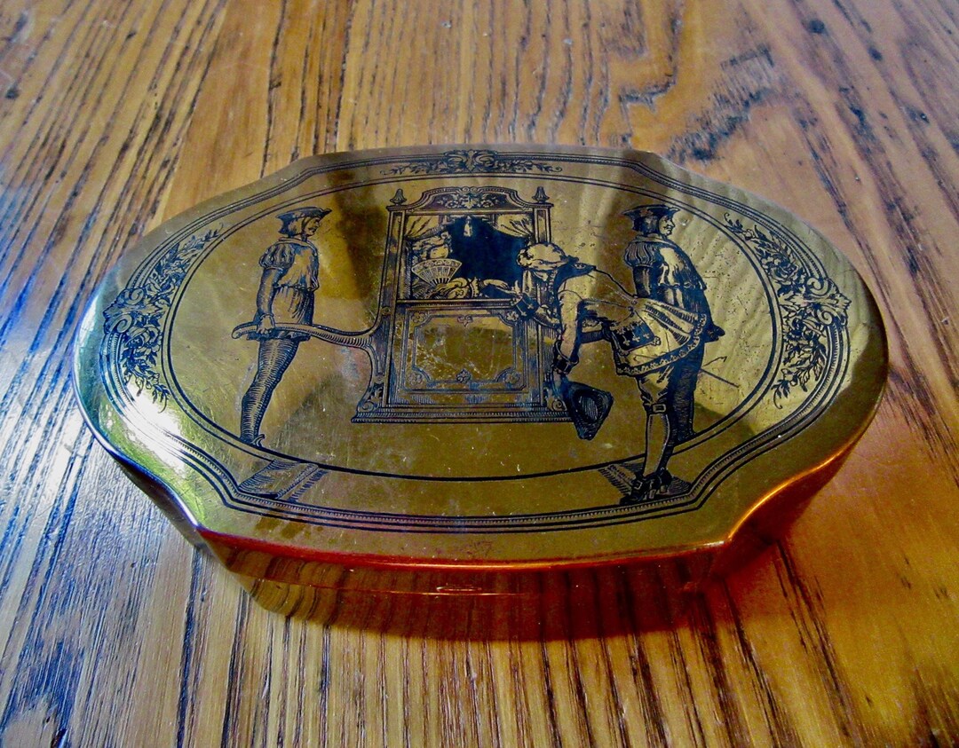 Schrafft's Candy Tin, 1930s/1940s, Gold Tin, 18th Century Scene