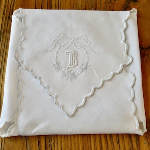 Vintage Bread Basket Liner, B Monogram, White Linen, White Work Embroidered Flowers & Ribbon, Farmhouse Linens, Hot Roll Cover, Grandmacore