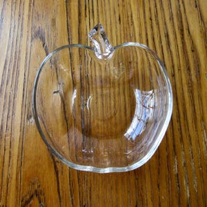 Glass Apple Bowl, Clear Glass, Dip, Cheese, Trinket, Jewelry, Retro Table, 1950&#39;s, Apple Shaped Plates, Gift for Her, 4 3/4&quot; x 5 1/4&quot;, Bowl