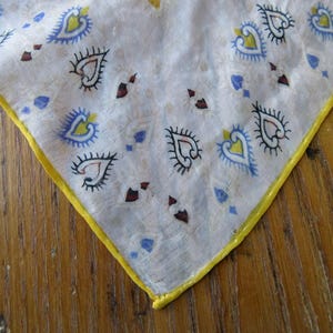 Fazzoletto di seta vintage, seta bianca trasparente, bordo giallo arrotolato e cucito a mano, fazzoletto da collezione, regalo per lui, fazzoletto blu giallo