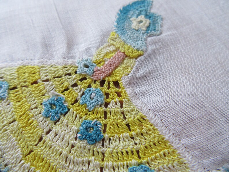 Vintage Handkerchief, Southern Belle, Yellow and Aqua, White Linen, Crochet Edge, Daisy Handkerchief, Vintage Accessories, Gift for Her image 4