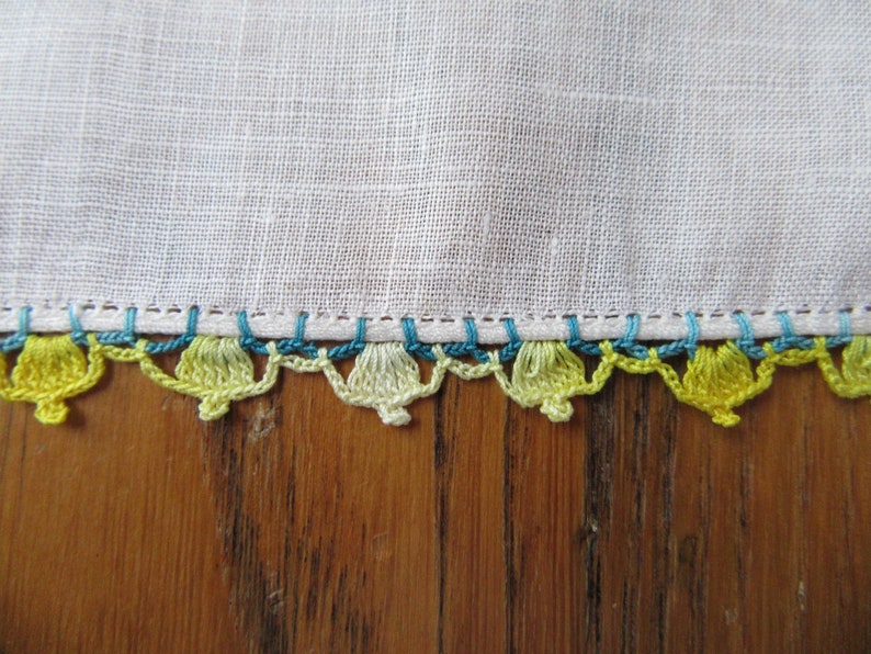 Vintage Handkerchief, Southern Belle, Yellow and Aqua, White Linen, Crochet Edge, Daisy Handkerchief, Vintage Accessories, Gift for Her image 3