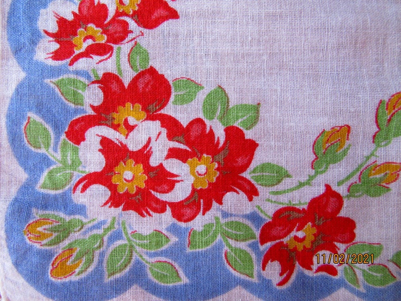 Vintage Primrose Handkerchief, Red & Yellow Primroses, Yellow Rosebuds, Vintage Floral Hanky, 1950's, Floral Hanky, Vintage Hanky, Retro 画像 3