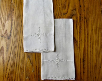 serviettes en lin italiennes vintage, lot de 2, soie Punto Antico, ivoire, broderie de soie, essuie-tout, torchon vintage, réutilisation, décoration rétro, cadeau