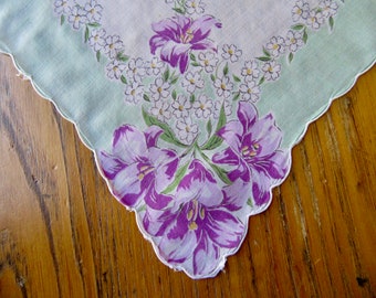 Vintage zakdoek, paarse lelies, mintgroen, katoen, paarse bloemen zakdoek, 1950's Fashion, Hanky, Floral Hanky, Retro Style