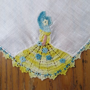 Vintage Handkerchief, Southern Belle, Yellow and Aqua, White Linen, Crochet Edge, Daisy Handkerchief, Vintage Accessories, Gift for Her image 2