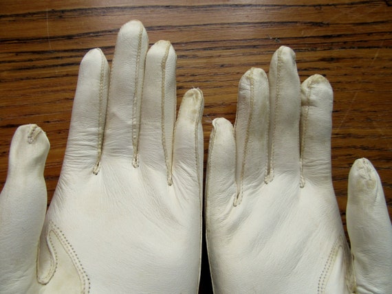 Vintage Leather Driving Gloves, White, Strap at W… - image 6