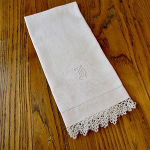 Vintage Damask Linen Towel, H Monogram, White, Tatted, Linen Hand Towel, Vintage Guest Towel, Bathroom Decor, Wedding Gift, Grandmacore