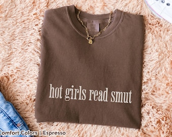 Hot Girls Read Smut Shirt Comfort Colors Smut Reader Tee for Booktok Babes Spicy Book Lover Top Funny Romance Book Club Gift for Her