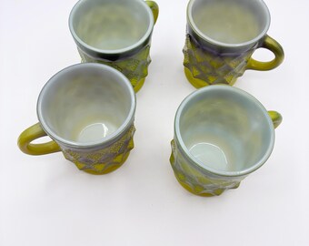 Juego de 4 tazas vintage Fire King Kimberly, tazas de café de vidrio opalino con efecto degradado verde.