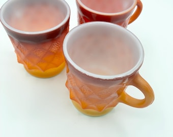 Tazas vintage Fire-King Kimberly, tazas de café de vidrio opalino con efecto degradado, decoración de cocina de mediados de siglo.