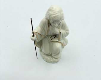 Figura de San José de Lefton China, porcelana irlandesa vintage de la Natividad 10806, con tréboles adornados con oro.