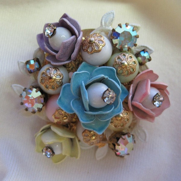 Flower Brooch, Rhinestone, Pearl, Roses VINTAGE FLOWER PIN