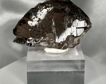 パキスタンのシガール・スカルドゥ産スモーキークォーツ・ハーフ