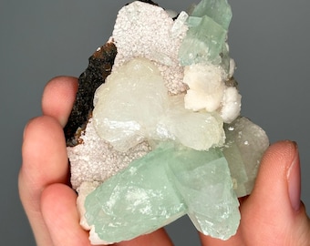キャンドルクォーツ上のブルーベリーフローライト | 天然水晶
