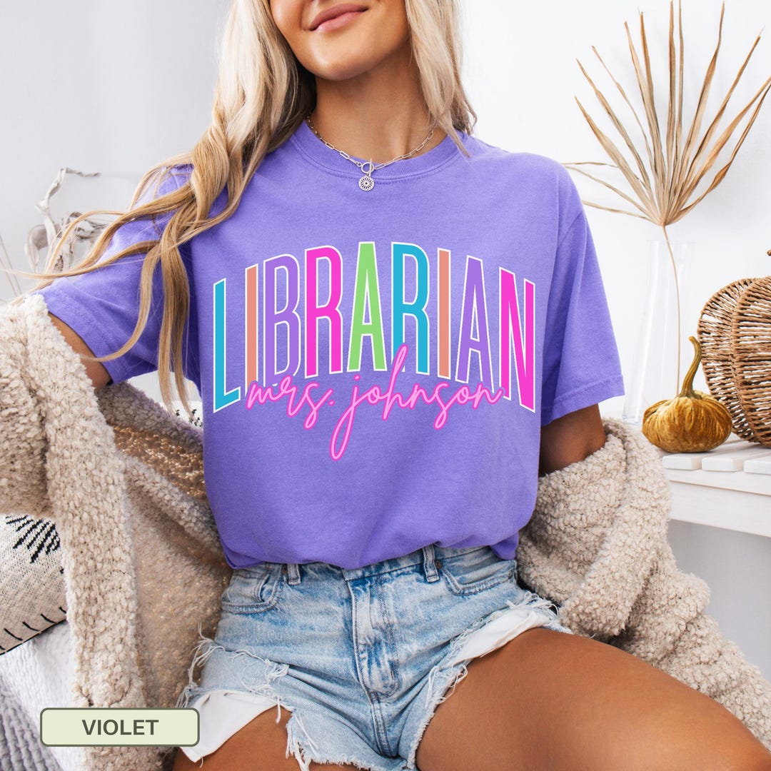 Personalized Librarian Shirt, School Librarian Gift, Custom Name Reading Teacher Tee, Libr