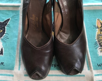 Vintage 1940's brown platform peep toe slingbacks size 8 Air Step