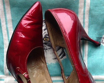 60's candy apple red patent leather pumps stiletto US 7, EU 37 1/2 UK 4 1/2