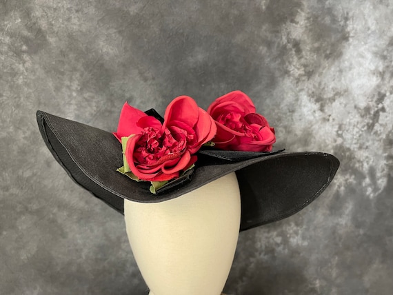 Vintage 1940’s black wide brim hat with roses - image 1