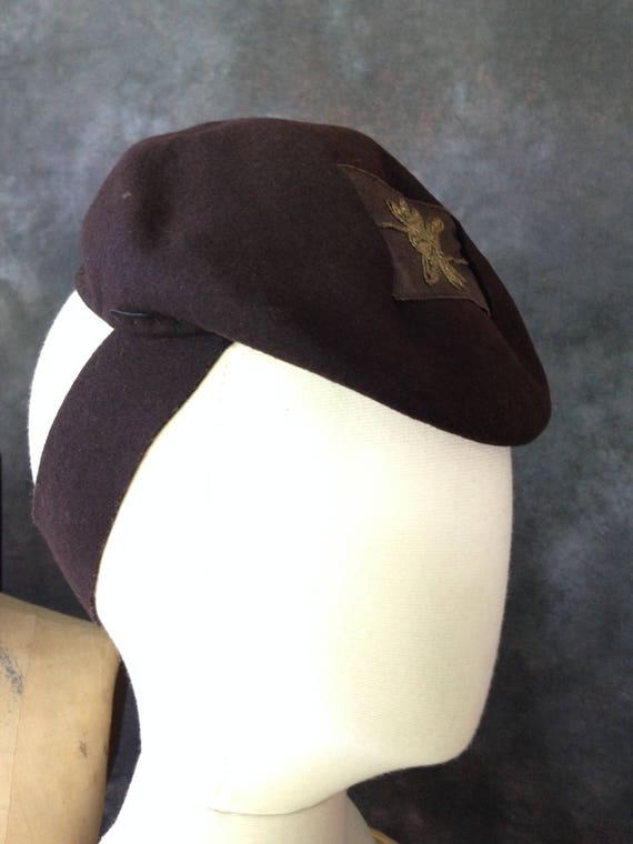 Vintage 1940's brown wool felt tilt hat beret bou… - image 1