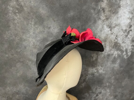 Vintage 1940’s black wide brim hat with roses - image 2