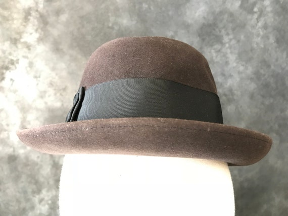 Années 1950 Dobbs Fedora marron Dobbs 1950 bonnet taille 6 5/8 21 pouces f3c98e Années 1950 Dobbs Fedora marron Dobbs 1950 bonnet taille 6 5/8 21 pouces f3c98e