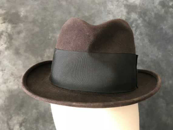 Années 1950 Dobbs Fedora marron Dobbs 1950 bonnet taille 6 5/8 21 pouces f3c98e Années 1950 Dobbs Fedora marron Dobbs 1950 bonnet taille 6 5/8 21 pouces f3c98e