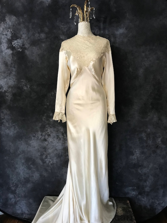 Vintage 1930's creamy silk satin wedding gown trai