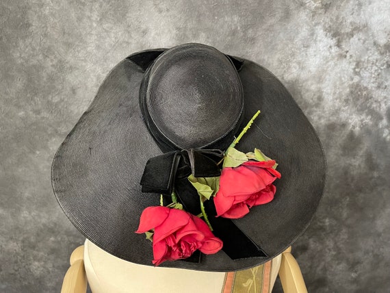 Vintage 1940’s black wide brim hat with roses - image 5