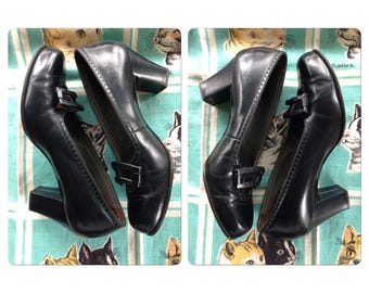 Vintage 1940's navy pumps with buckles 9aaa