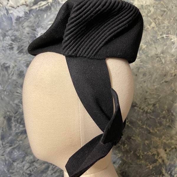 Vintage 1940’s black wool felt tilt hat